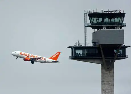 EasyJet sfida i colossi della spesa. Arrivano i "supermercati low-cost"