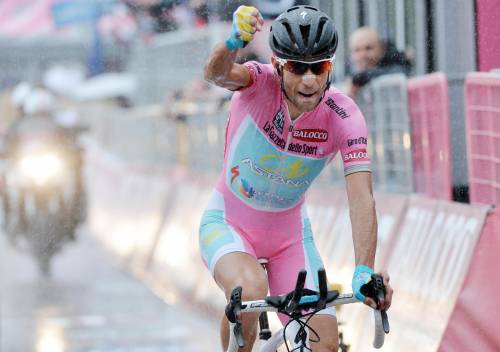 Giro d'Italia, Nibali vince la cronoscalata ed è sempre più rosa