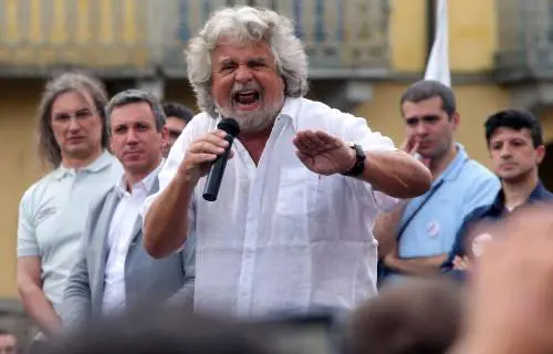 Il Pdl stana Grillo e Casaleggio: "Ora pubblicate i vostri redditi"