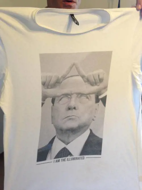 "La prof fa politica, non io con la maglia di Silvio"