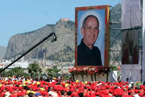 Due preti di strada Ma uno faceva opere l'altro polemiche