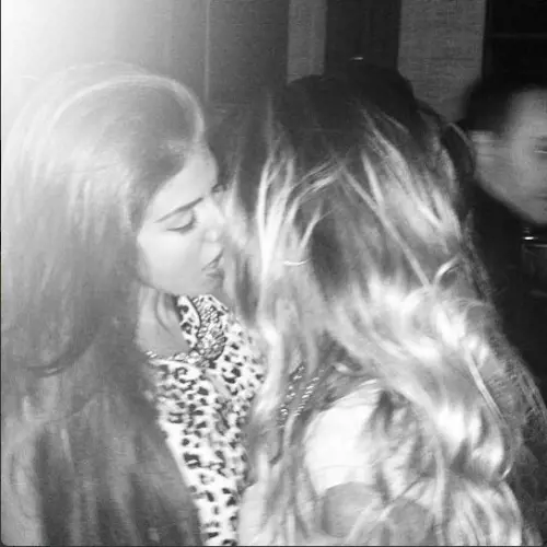 Guerra-Sorcinelli: pose lesbo