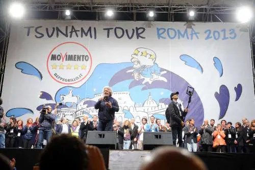 Il M5S punta ai sedicenni: "Votino per il referendum sulle riforme costituzionali"