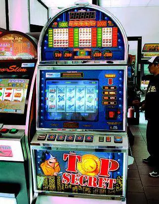 Tassa di 50 euro l'anno per chi installa le slot
