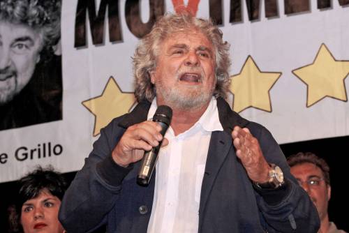 Grillo evoca la dittatura poi caccia i cameramen 