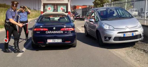 Bimbo trovato senza vita a bordo di una auto
