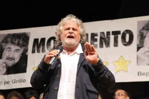 M5S, Grillo tira dritto ma sul territorio monta una diaspora silenziosa