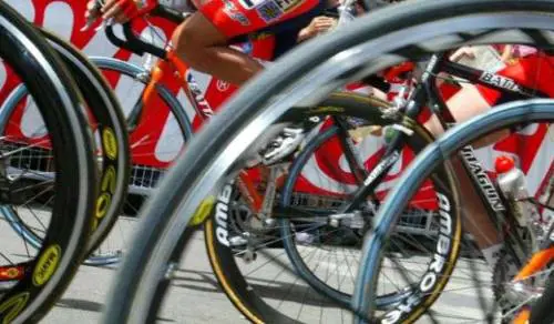 Storico passo: il sindacato ciclisti cita per danni i dopati