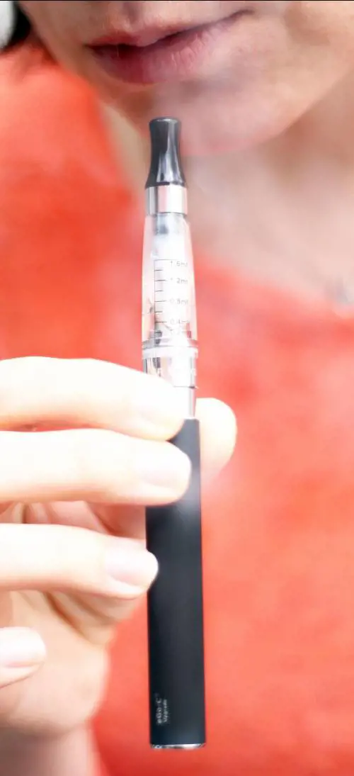 La sigaretta elettronica come quella vera In arrivo i primi divieti