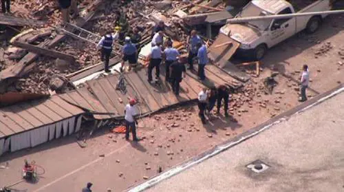 Philadelphia, crolla un palazzo Dieci persone intrappolate