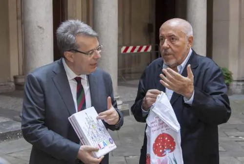 Ecco i democratici chic: la maglietta di Milano è un souvenir da 50 euro