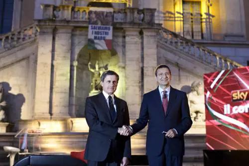 Il sindaco di Roma Gianni Alemanno e il candidato sindaco del Pd Ignazio Marino