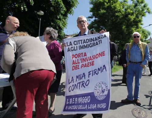 Minaccia i passanti armato di spranga: torna l'incubo Kabobo