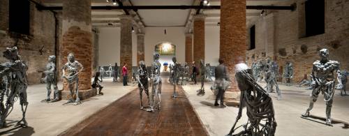 Bizzosa, folle, immaginifica: una Biennale di Venezia che stupisce