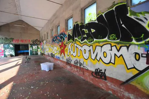 La palazzina comunale occupata in via valvassori peroni (Lambrate) 