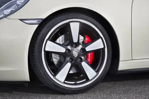 Porsche una 911 speciale per i 50 anni