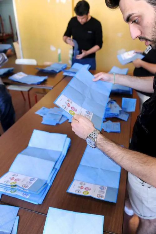 Sindaci, cappotto rosso Tutti i Comuni a sinistra