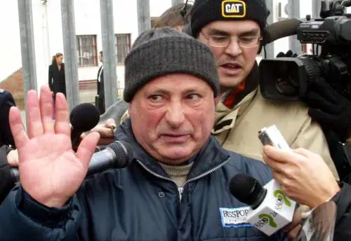 Graziano Mesina mentre esce dal carcere di Voghera