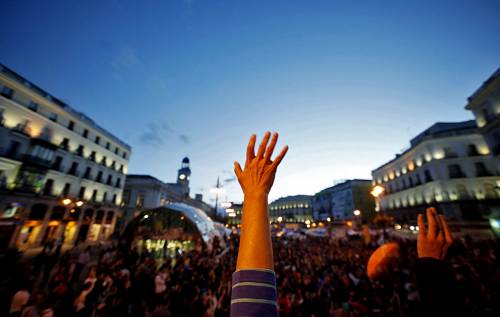 Manifestanti spagnoli a Puerta del Sol 