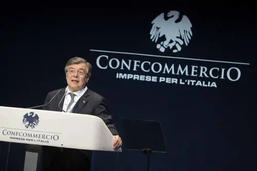 Iva, Zanonato gela i commercianti: "Non posso promettere il blocco"