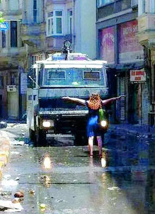 Scontri e tensione in Turchia, Genova rinvia il gemellaggioPreoccupazione per la violenza