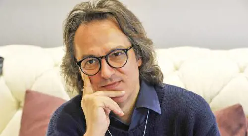 "Sottovoce" e senza volto Ecco l'ologramma Marzullo
