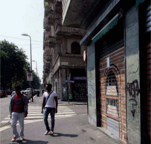 Milano chiude bottega: addio a 6 negozi al giorno
