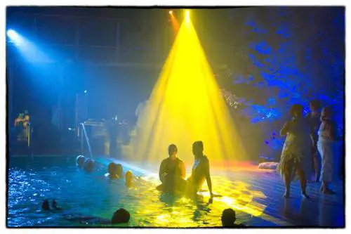 La lunga notte di festa delle terme si colora di celeste
