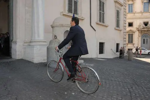 Marino in bici, maglia rossa di narcisismo