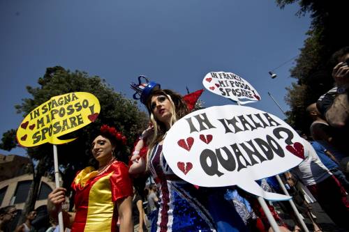Dal Gay Pride diktat a Marino: "Subito registro delle unioni civili"
