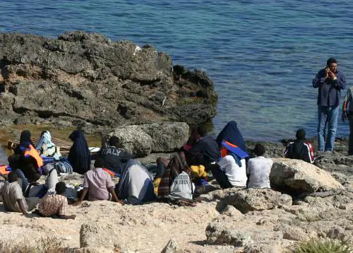 Immigrazione, raffica di sbarchi in Sicilia: arrivati oltre 950 clandestini