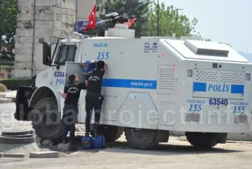 Turchia, agenti chimici negli idranti "Contro di noi usano l’acqua gialla"