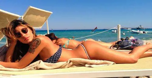 Belen bagnina (senza Santiago), la Kardashian mammina