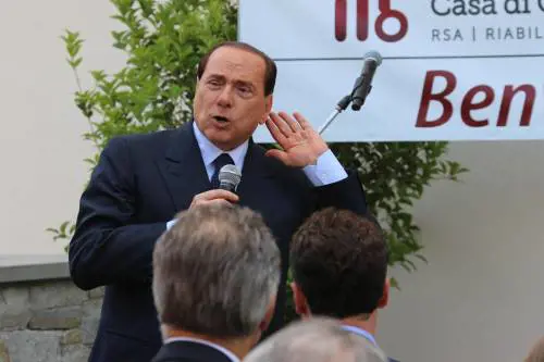 Iva, il Cav al governo: "Sfori i patti Ue, tanto non ci cacciano"