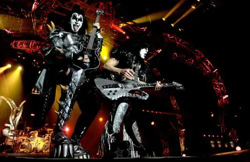 Tragedia al Forum di Assago Un operaio muore dopo il concerto dei Kiss