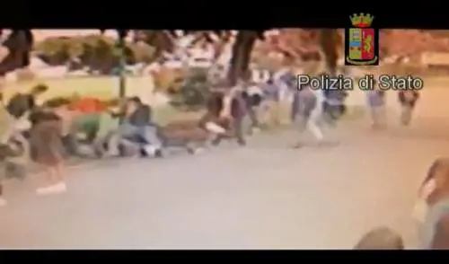 Aggredito brutalmente per una sigaretta Identificati i colpevoli