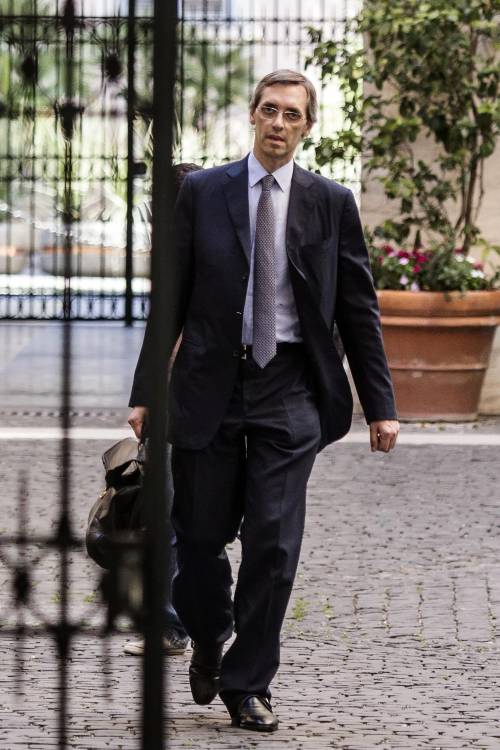L'avvocato di Berlusconi, Niccolò Ghedini, lascia Palazzo Grazioli