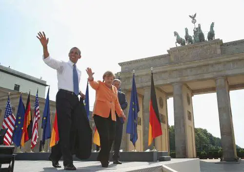Lagerfeld critica Merkel: "Non sa proprio vestirsi"