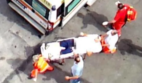 A Roma si spara nelle strade Gambizzato un capo ultrà