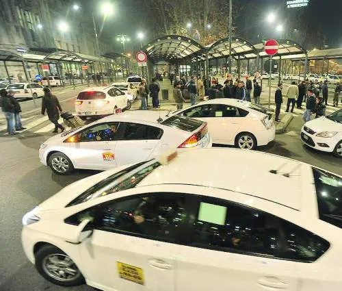 In auto bestemmie e dialetto E il tassista viene denunciato