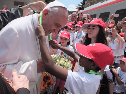 Il no del Papa all'odio: "Un cristiano non può essere anti semita"