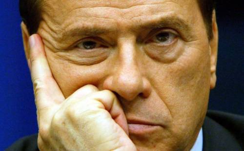 Berlusconi: "Sono innocente, resisterò alla persecuzione"