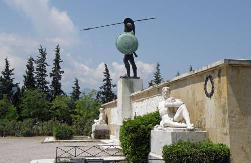 La Grecia finanzia le moschee e vende la piana delle Termopili