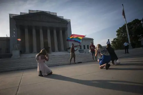 Gli Usa aprono alle nozze gay: matrimoni omosessuali validi in tutti gli Stati