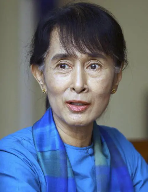 Aung San Suu Kyi come Mandela: bagno di folla alla fine dell'incubo
