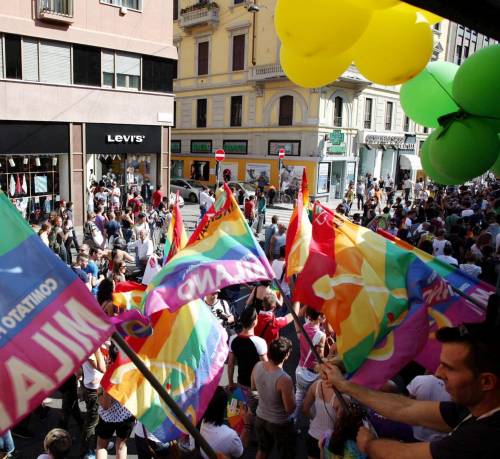 Arriva il festival lesbo e la sinistra esulta: "Un regalo e un affare"