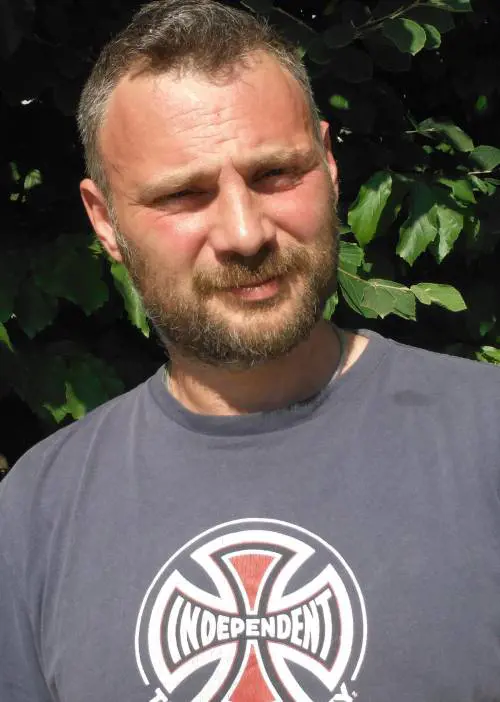 L'uomo del parco pagato con un biliardino