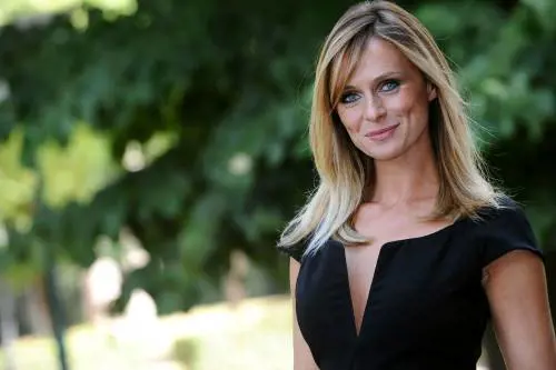 Serena Autieri «sciantosa» per narrare la seduzione