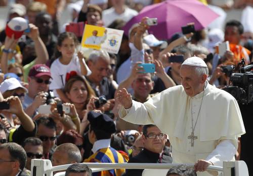Il Papa maledice il potere «È un inciampo alla fede»