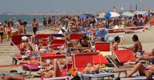 Terremoto tra Lucca e Massa Gente in fuga dalle spiagge